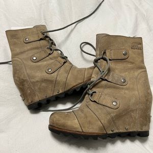 Womens Sorel Joan of Arc wedge. Sz 7